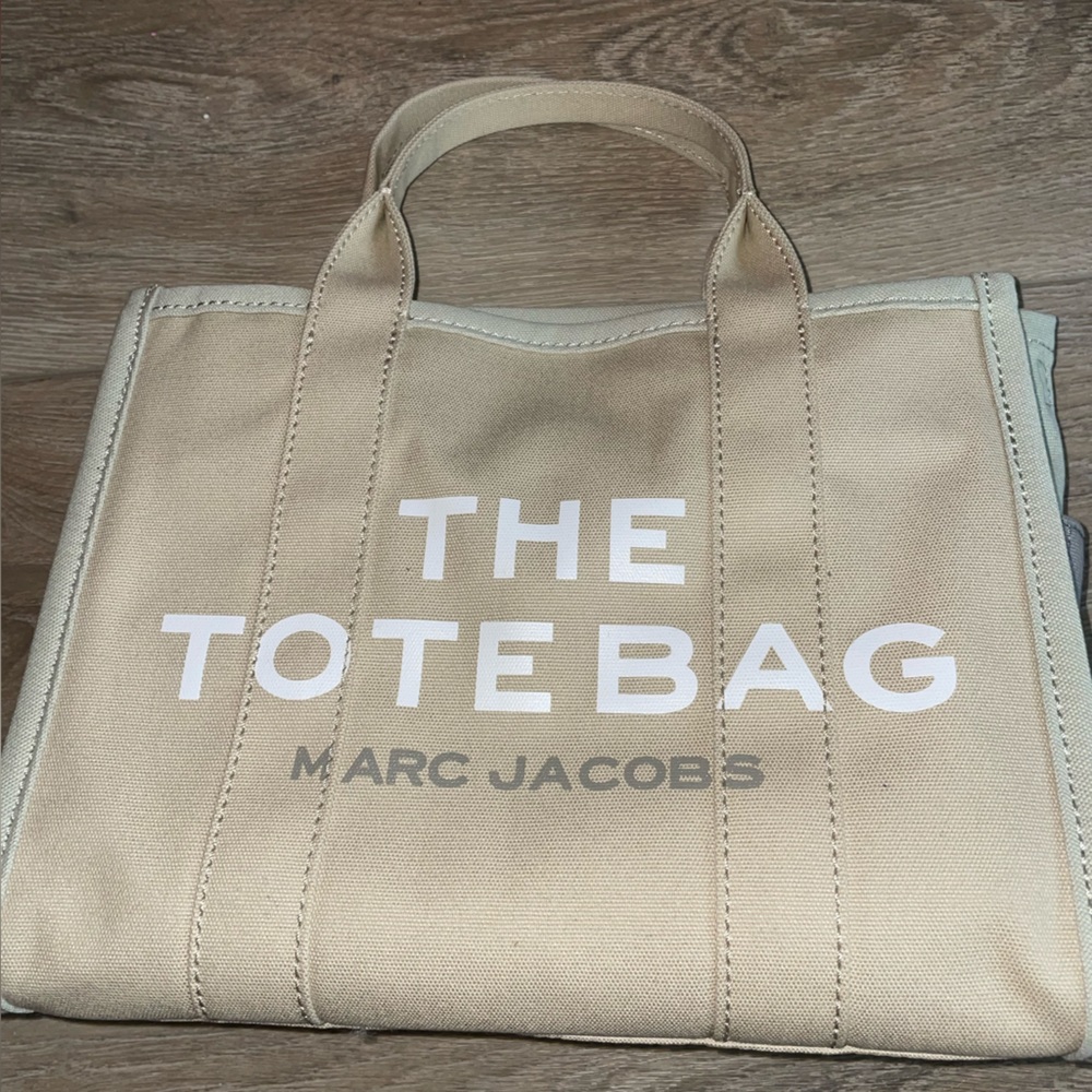 NEW Marc Jacobs tote bag (authentication card comes with bag)